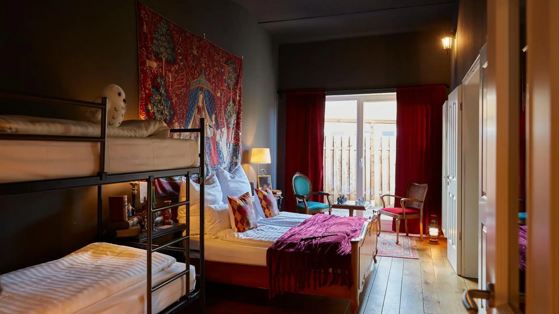 Wizard Apartment Hamburg - 3 Schlafzimmer - 156 Qm Mit Dachterrasse - Bis 10 Personen - Dusche & Badewanne - Kostenloser Parkplatz 0*,  Germany