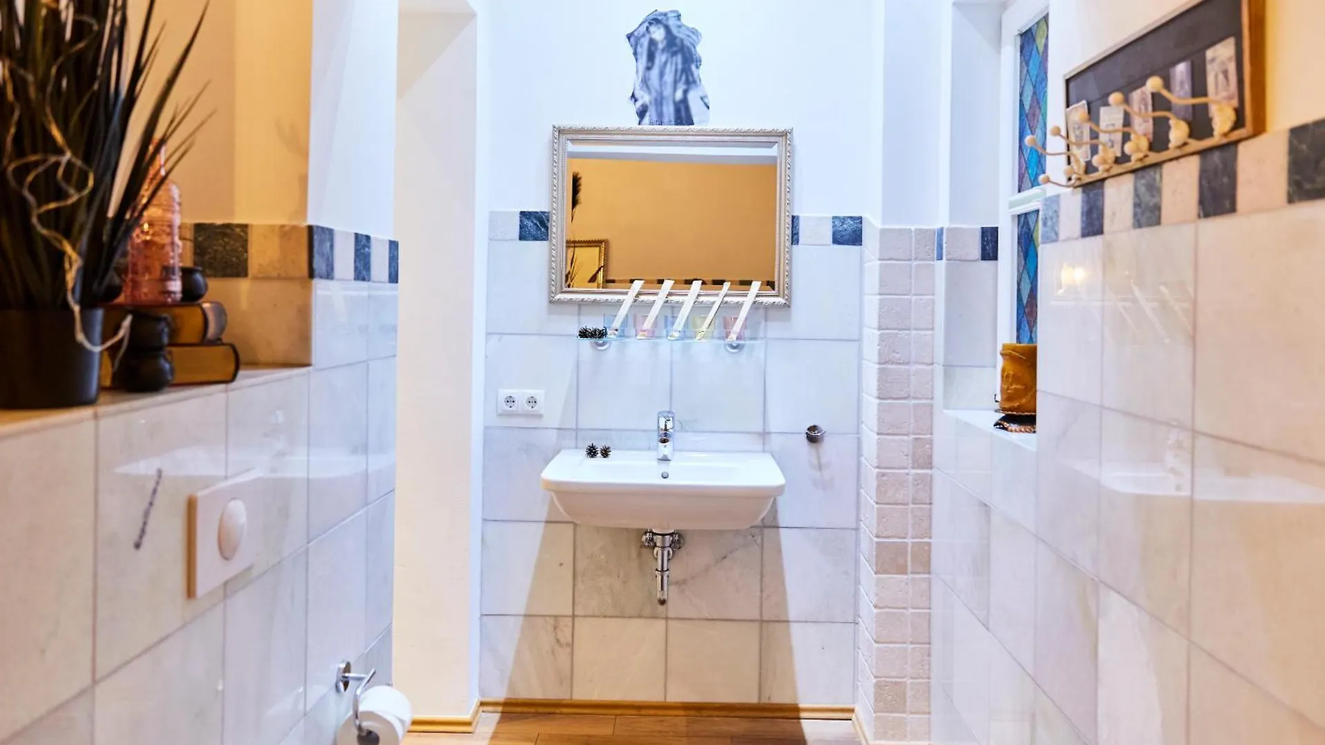 Wizard Apartment Hamburg - 3 Schlafzimmer - 156 Qm Mit Dachterrasse - Bis 10 Personen - Dusche & Badewanne - Kostenloser Parkplatz 0*,  Germany